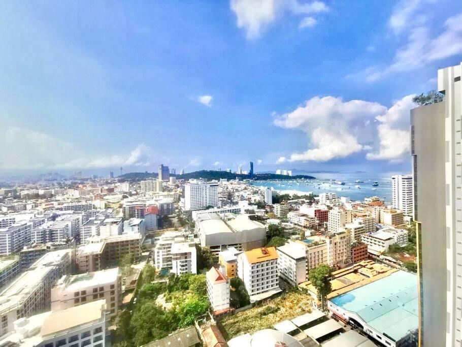 Base Central Pattaya Long Balcony King-Bed With Infinity Pool & Free Netflix! Bagian luar foto