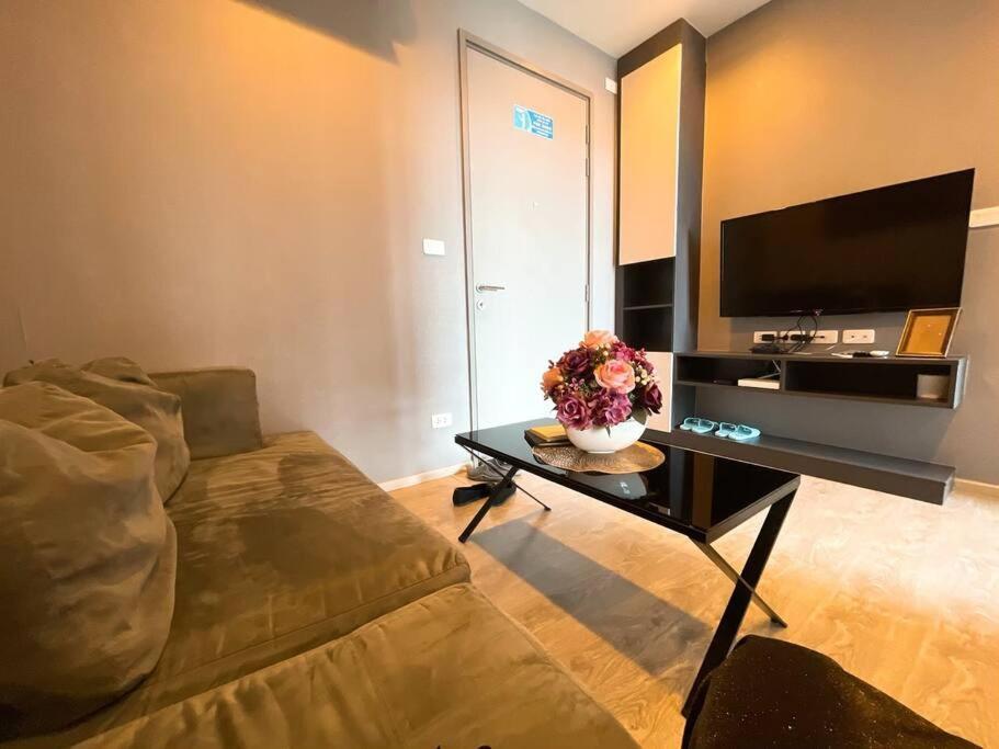 Base Central Pattaya Long Balcony King-Bed With Infinity Pool & Free Netflix! Bagian luar foto