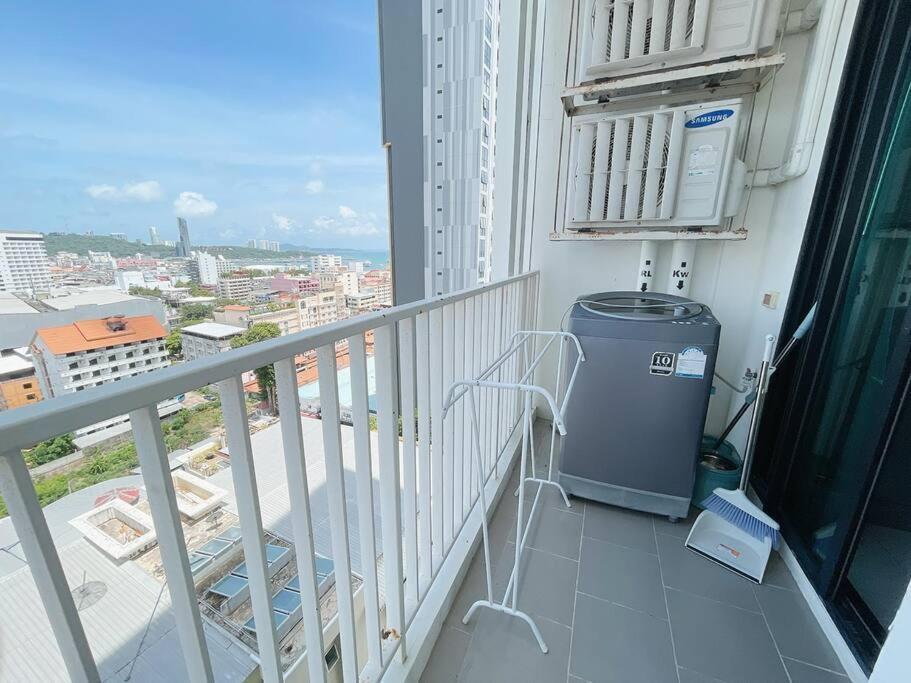 Base Central Pattaya Long Balcony King-Bed With Infinity Pool & Free Netflix! Bagian luar foto