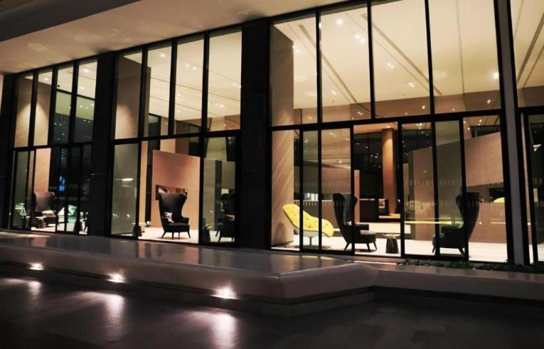 Base Central Pattaya Long Balcony King-Bed With Infinity Pool & Free Netflix! Bagian luar foto