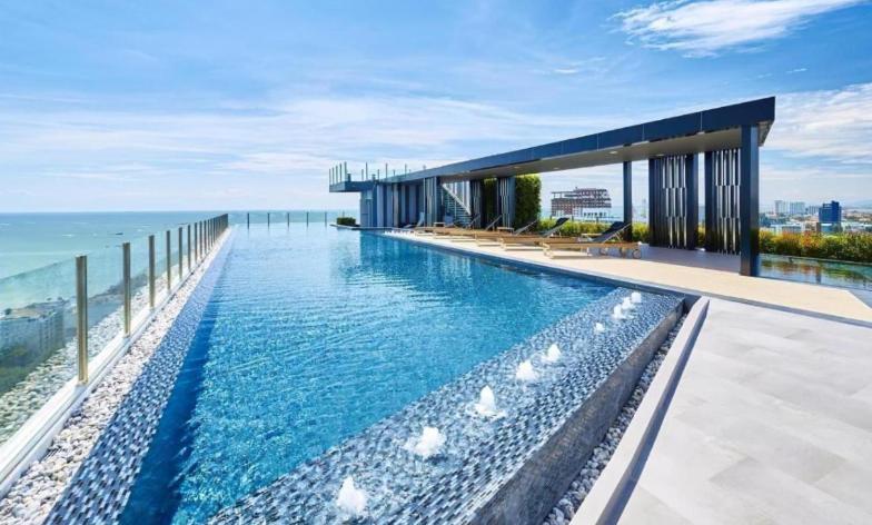 Base Central Pattaya Long Balcony King-Bed With Infinity Pool & Free Netflix! Bagian luar foto