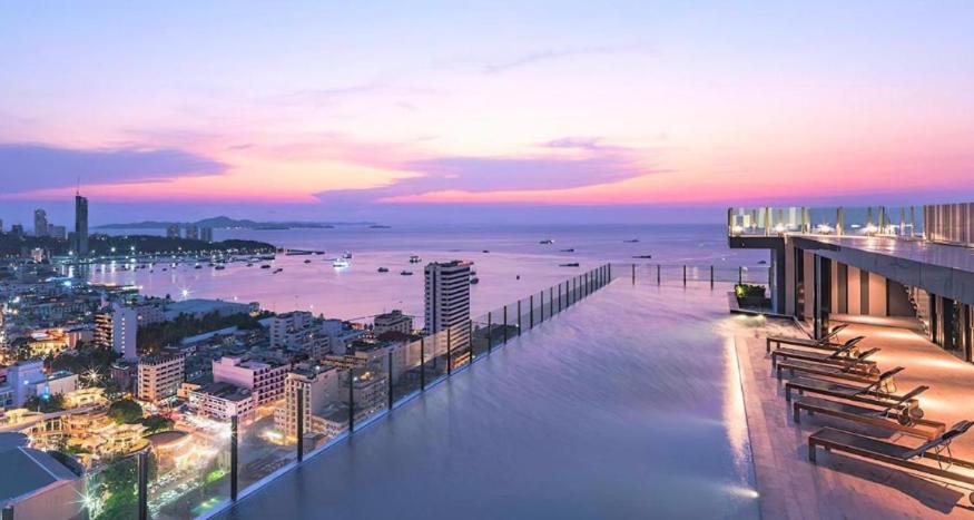 Base Central Pattaya Long Balcony King-Bed With Infinity Pool & Free Netflix! Bagian luar foto
