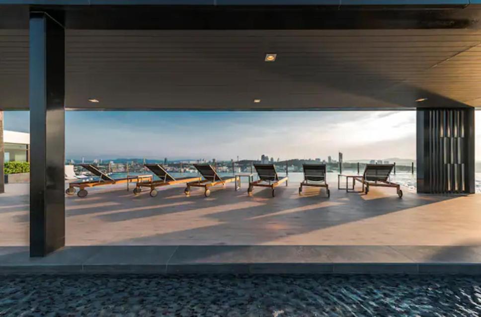 Base Central Pattaya Long Balcony King-Bed With Infinity Pool & Free Netflix! Bagian luar foto