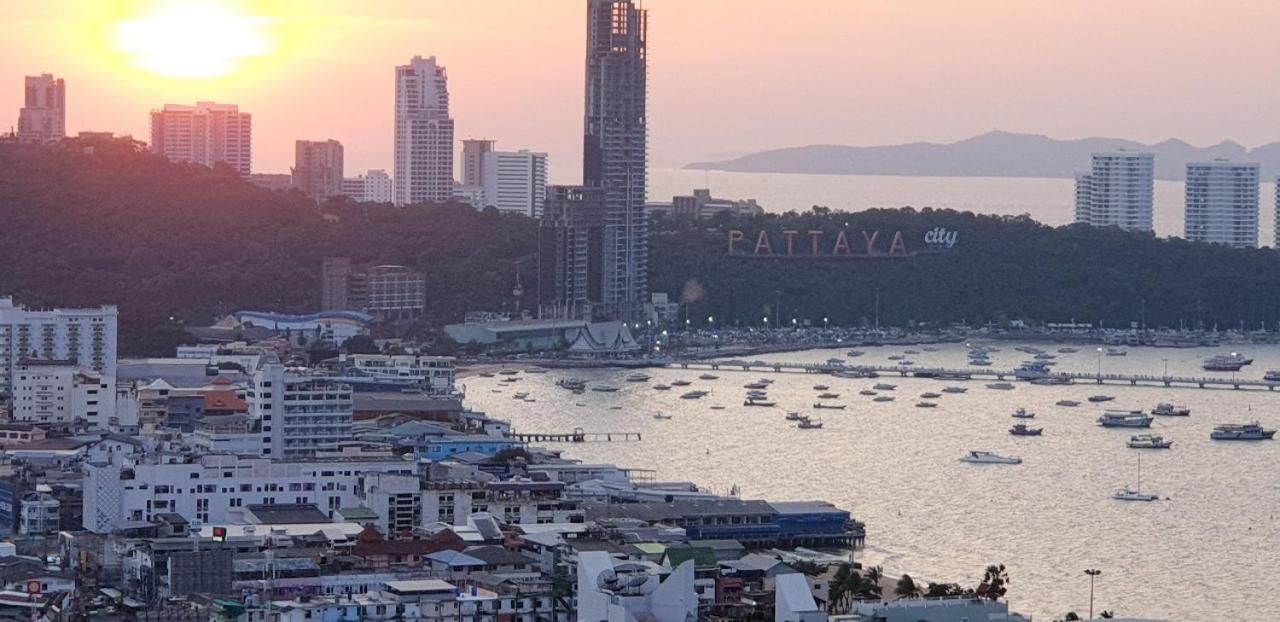Base Central Pattaya Long Balcony King-Bed With Infinity Pool & Free Netflix! Bagian luar foto