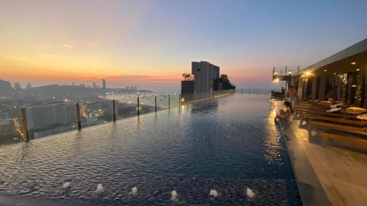 Base Central Pattaya Long Balcony King-Bed With Infinity Pool & Free Netflix! Bagian luar foto