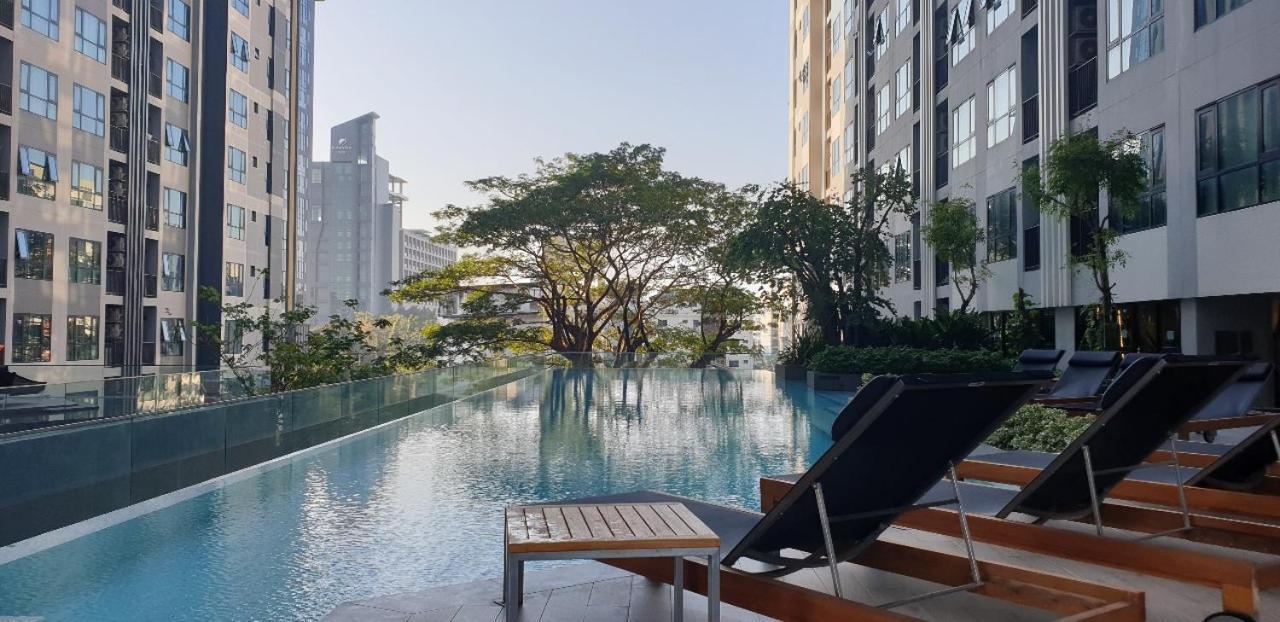 Base Central Pattaya Long Balcony King-Bed With Infinity Pool & Free Netflix! Bagian luar foto