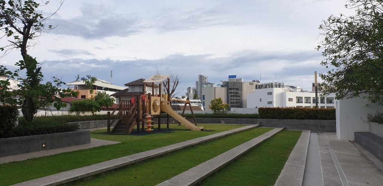 Base Central Pattaya Long Balcony King-Bed With Infinity Pool & Free Netflix! Bagian luar foto
