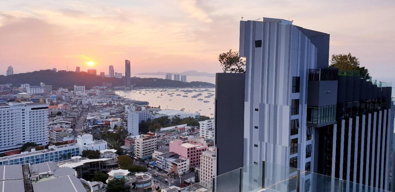 Base Central Pattaya Long Balcony King-Bed With Infinity Pool & Free Netflix! Bagian luar foto