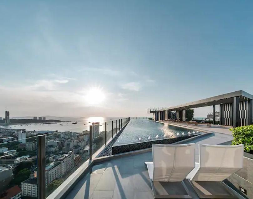 Base Central Pattaya Long Balcony King-Bed With Infinity Pool & Free Netflix! Bagian luar foto