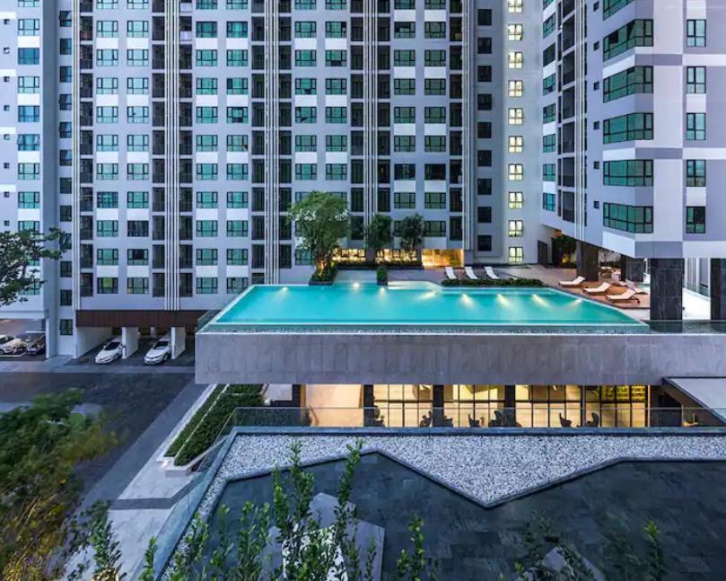 Base Central Pattaya Long Balcony King-Bed With Infinity Pool & Free Netflix! Bagian luar foto
