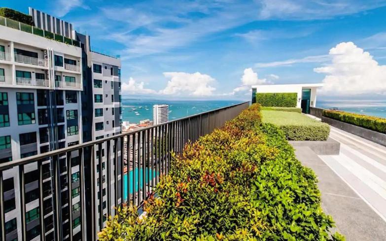 Base Central Pattaya Long Balcony King-Bed With Infinity Pool & Free Netflix! Bagian luar foto