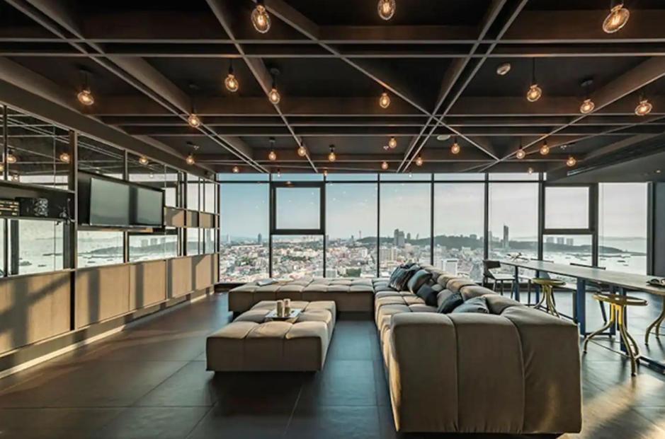 Base Central Pattaya Long Balcony King-Bed With Infinity Pool & Free Netflix! Bagian luar foto